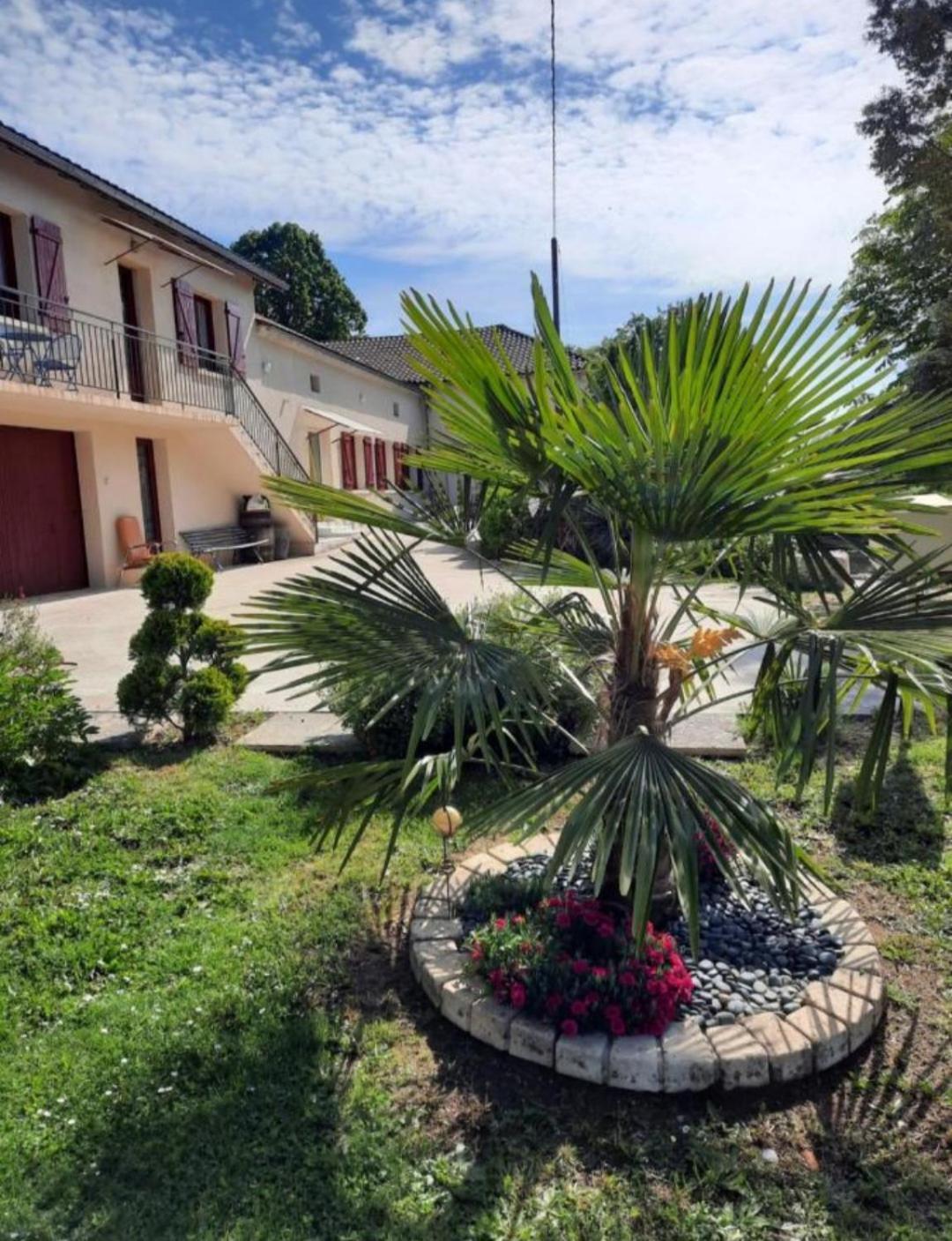 Charmant Logement Entier A La Campagne Sencenac-Puy-de-Fourches Luaran gambar